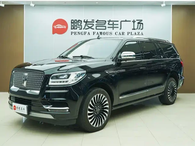 Фотография автомобиля — Lincoln Navigator