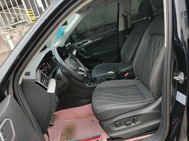 Volkswagen Tiguan L — Фото автомобиля 14