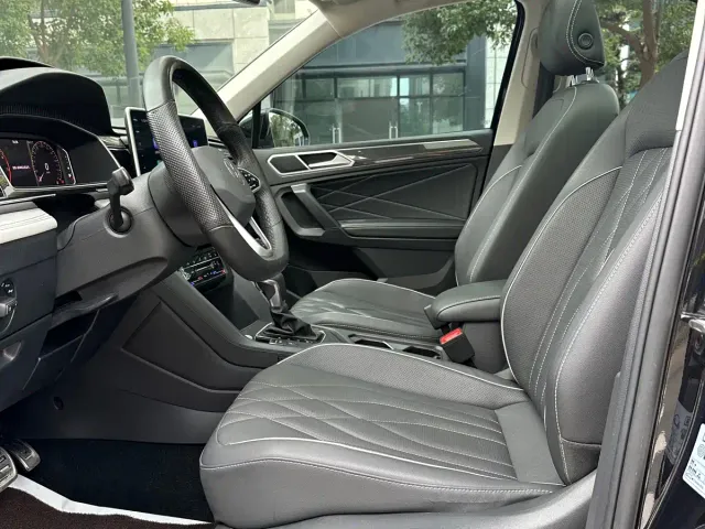 Volkswagen Tiguan L — Фото автомобиля 4