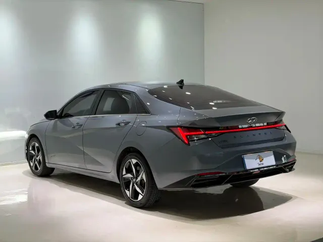 Hyundai Elantra — Фото автомобиля 4