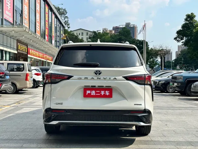 Toyota Granvia — Фото автомобиля 8