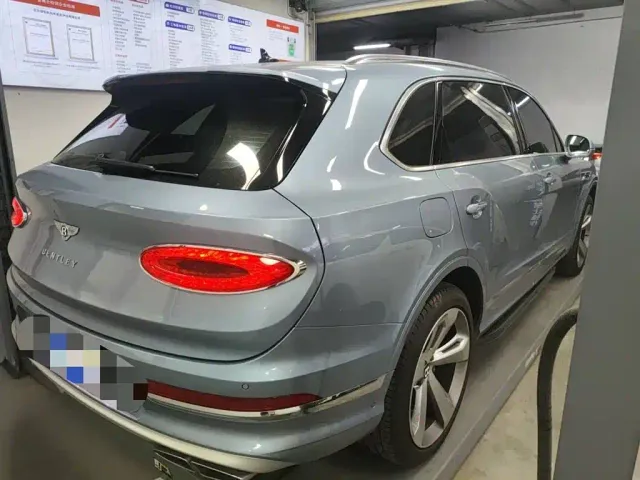Bentley Bentayga — Фото автомобиля 2