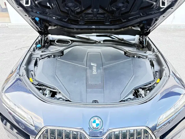 BMW i7 — Фото автомобиля 24