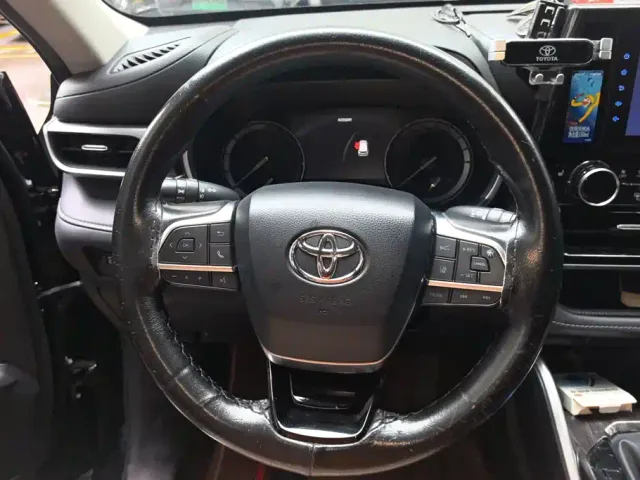 Toyota Highlander — Фото автомобиля 15