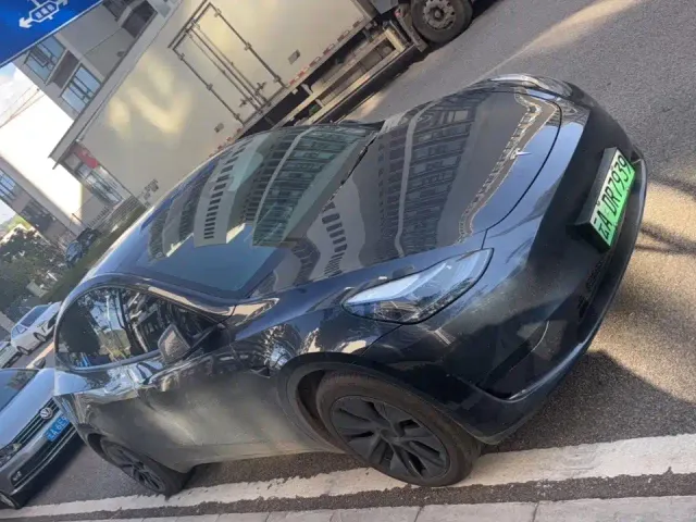 Tesla Model Y — Фото автомобиля 3