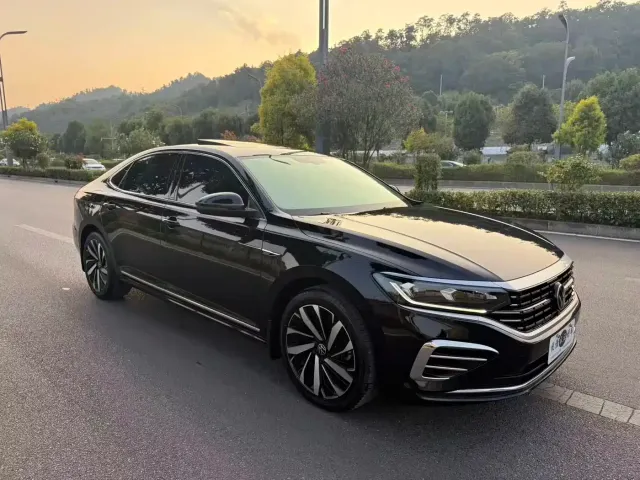Volkswagen Passat — Фото автомобиля 3