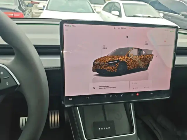 Tesla Model Y — Фото автомобиля 13