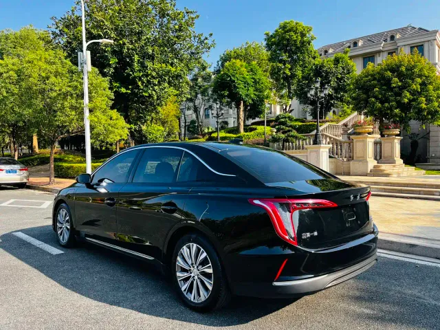 Hongqi E-QM5 — Фото автомобиля 15