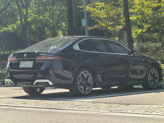 BMW 5 Series — Фото автомобиля 13