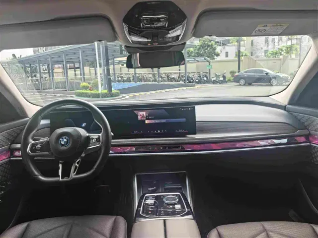 BMW i7 — Фото автомобиля 6
