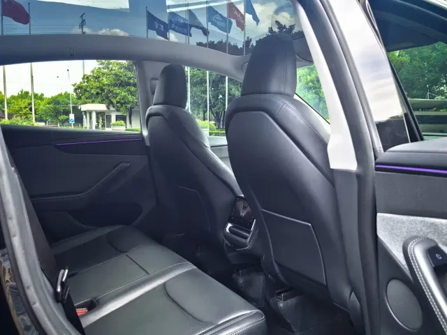 Tesla Model Y — Фото автомобиля 6