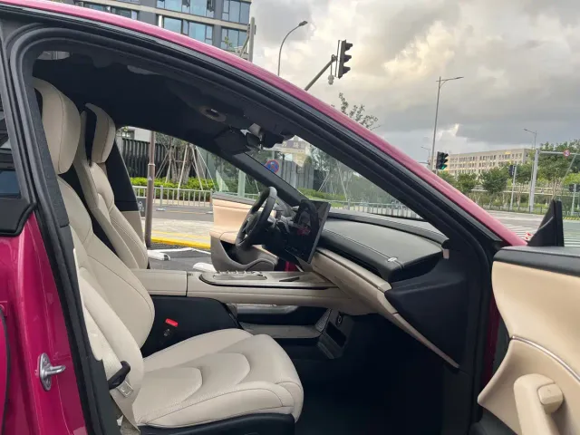 Xiaomi SU7 — Фото автомобиля 8