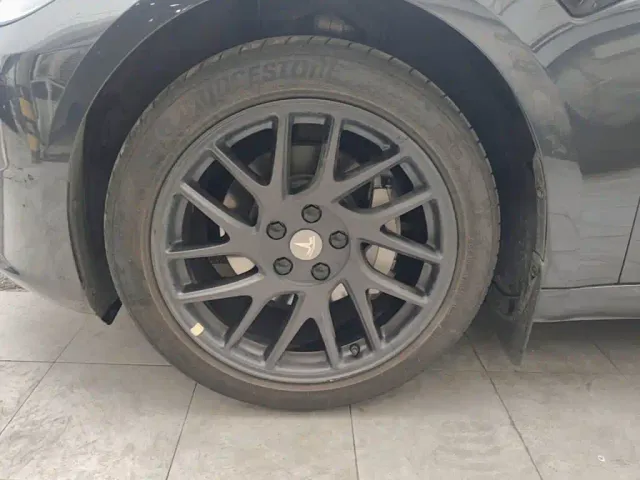 Tesla Model 3 — Фото автомобиля 22