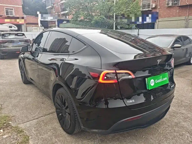 Tesla Model Y — Фото автомобиля 4