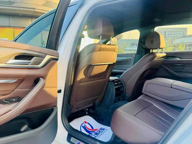 BMW 5 Series — Фото автомобиля 13