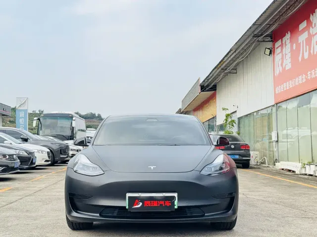 Tesla Model 3 — Фото автомобиля 3