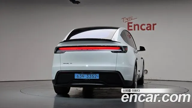 Tesla Model Y — Фото автомобиля 4