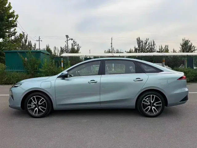Roewe D6 — Фото автомобиля 7