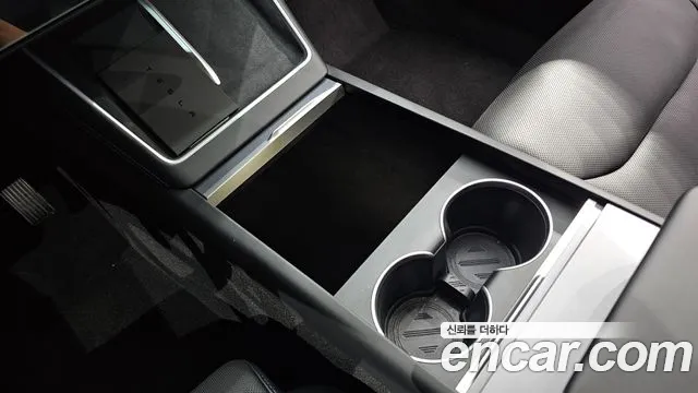 Tesla Model Y — Фото автомобиля 30