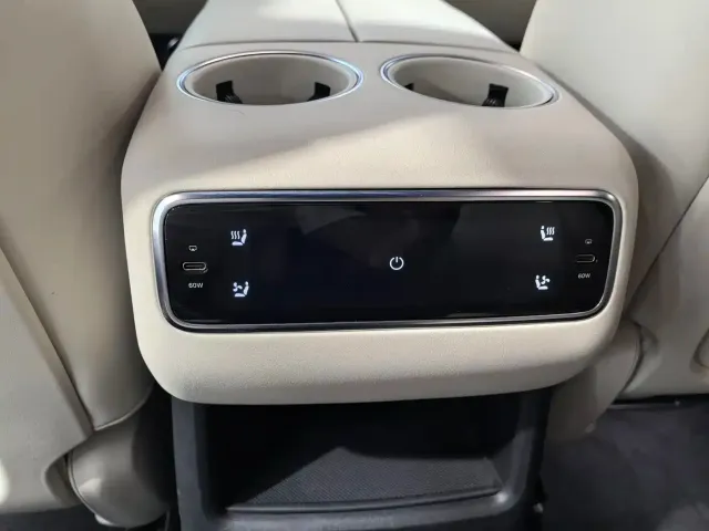 Li Auto L8 — Фото автомобиля 11