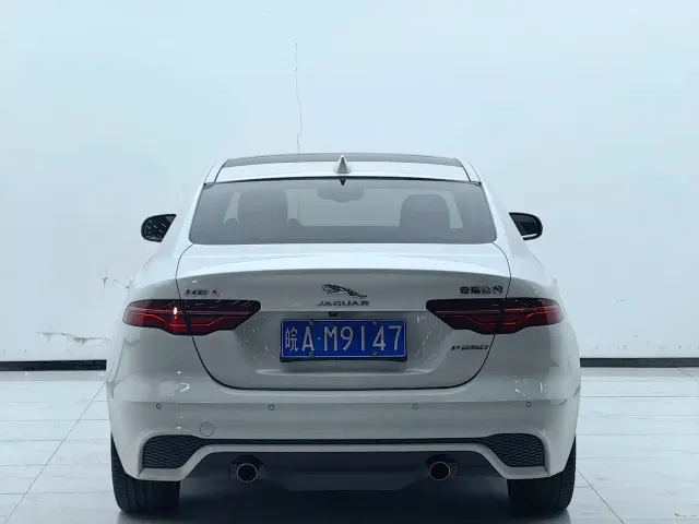 Jaguar XEL — Фото автомобиля 12