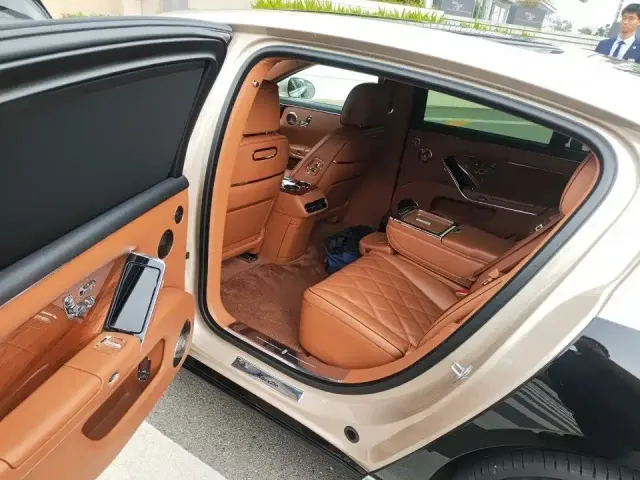 Zunjie Zunjie S800 2025 Extended Range Starlight Premium Edition 5-Seater — Фото автомобиля 4