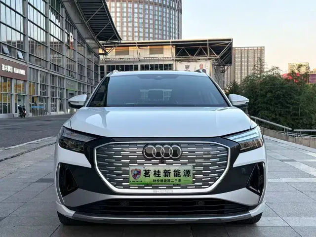 Audi Q4 e-tron — Фото автомобиля 2