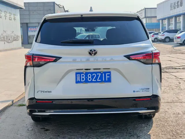 Toyota Sienna — Фото автомобиля 5