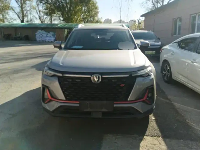 Changan CS35 Plus — Фото автомобиля 2