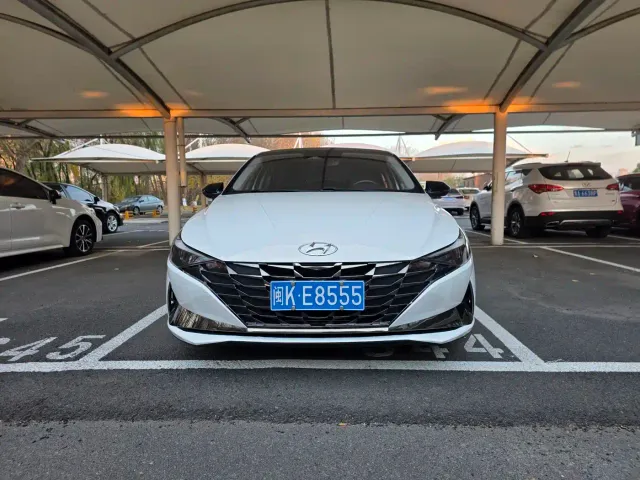 Hyundai Elantra — Фото автомобиля 2