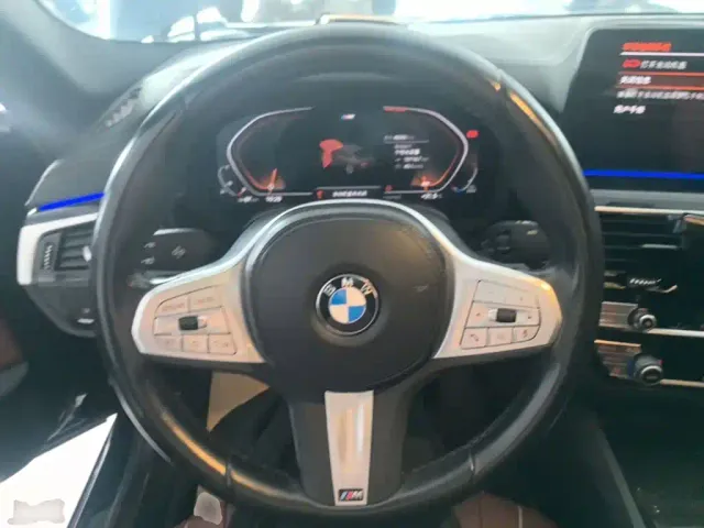 BMW 5 Series — Фото автомобиля 10