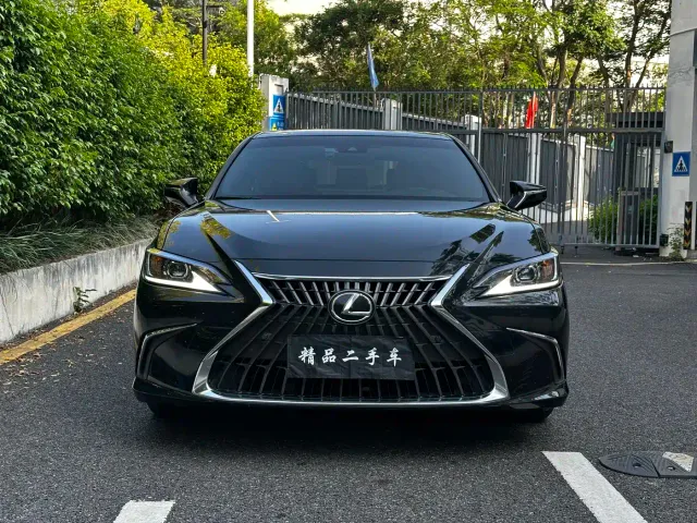 Lexus ES — Фото автомобиля 2