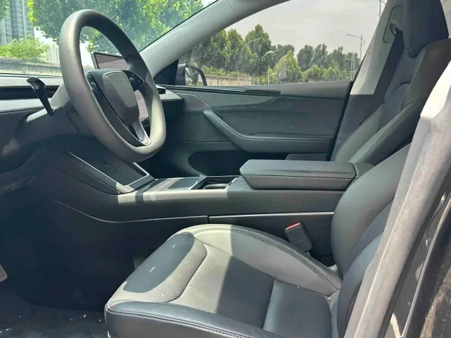 Tesla Model Y — Фото автомобиля 4