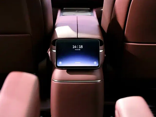Nio ES8 — Фото автомобиля 18