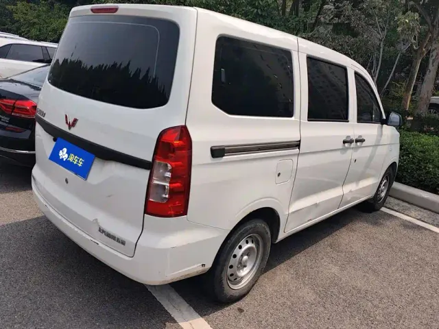 Wuling Hongguang V — Фото автомобиля 3