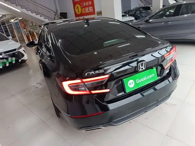 Honda Accord — Фото автомобиля 4