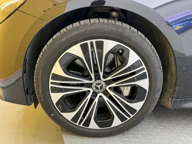 Mercedes-Benz E-Class — Фото автомобиля 9
