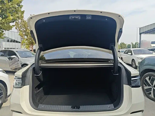 BYD Seal 07 DM-i — Фото автомобиля 18