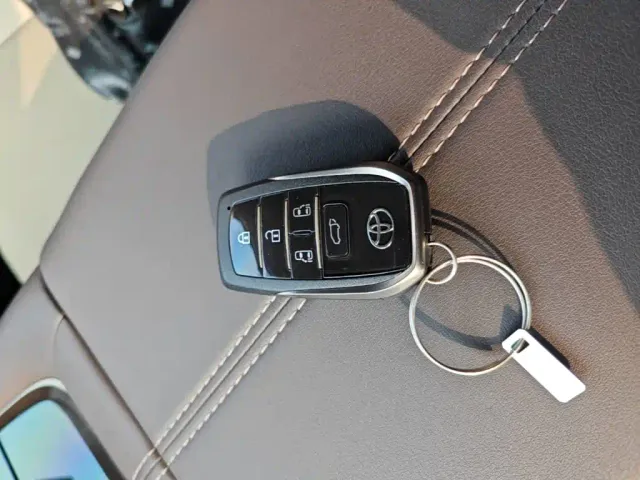 Toyota Alphard — Фото автомобиля 8