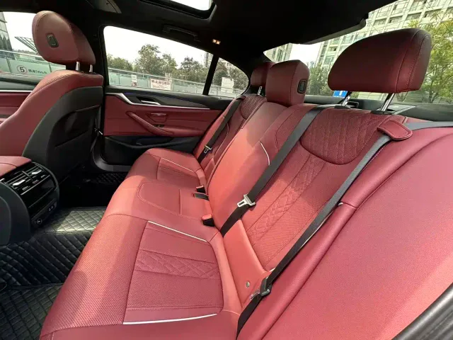 BMW 5 Series — Фото автомобиля 17