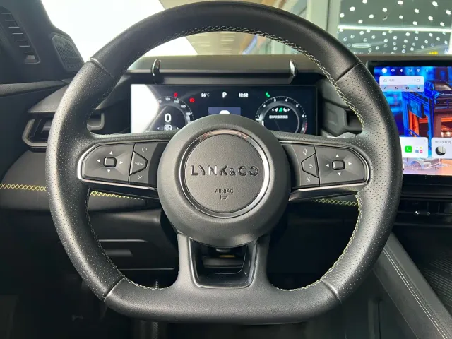 Lynk & Co 03 — Фото автомобиля 4
