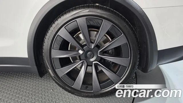 Tesla Model X — Фото автомобиля 21