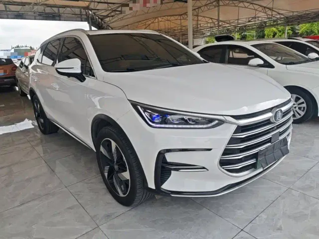 BYD Tang — Фото автомобиля 21
