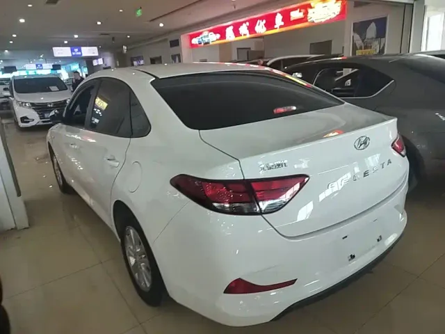 Hyundai Elantra — Фото автомобиля 4