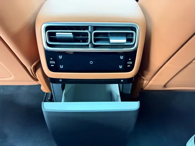 Li Auto L6 — Фото автомобиля 10