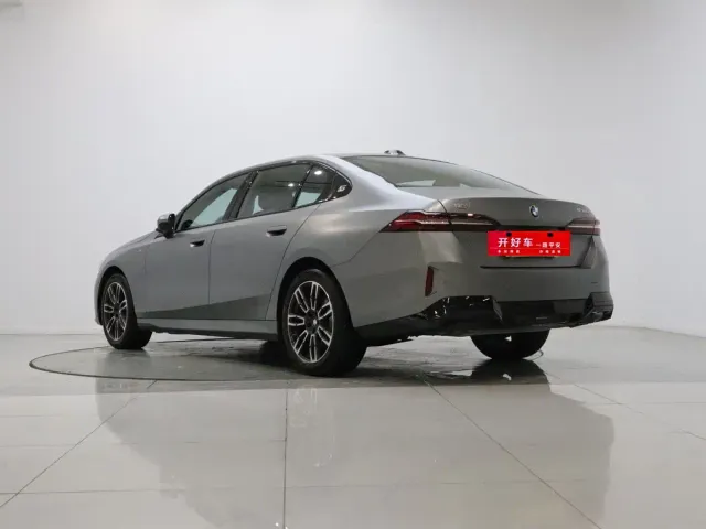 BMW 5 Series — Фото автомобиля 6