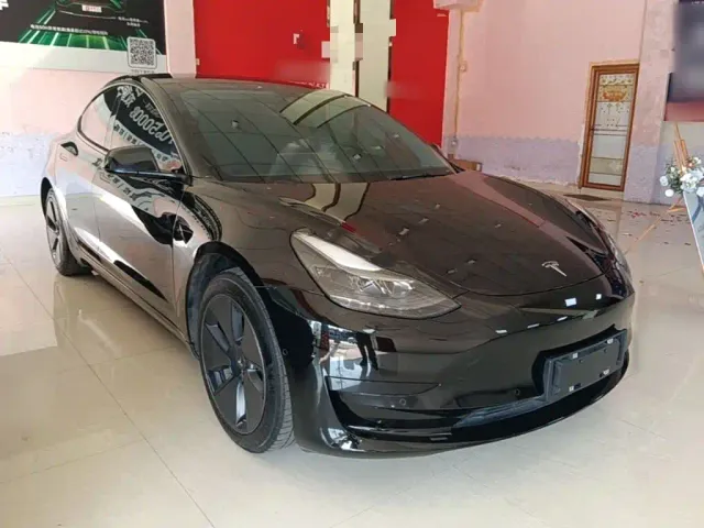 Tesla Model 3 — Фото автомобиля 3