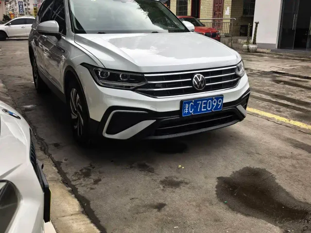 Volkswagen Tiguan L — Фото автомобиля 2