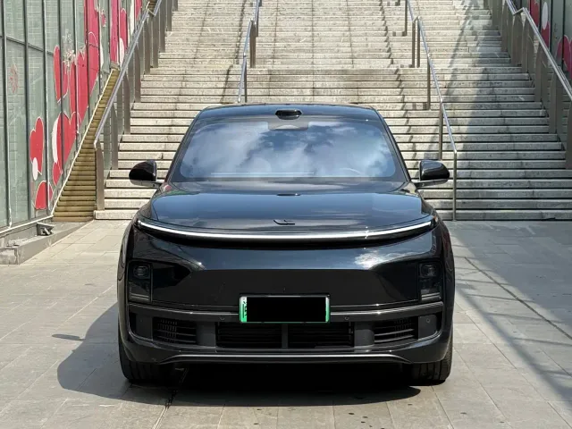 Li Auto L8 — Фото автомобиля 2