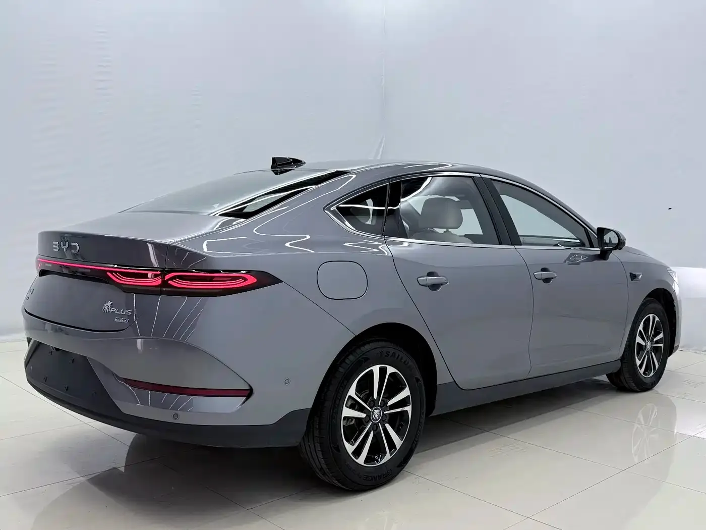 BYD Qin PLUS 2025 DM-i Smart Drive Edition 120KM Surpassing Type — Фото автомобиля 14